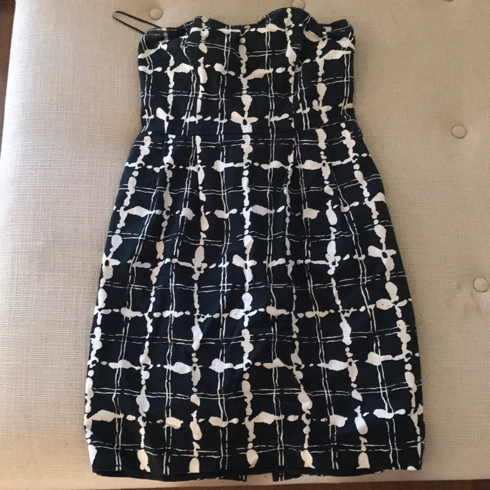Modern blk/wht strapless dress